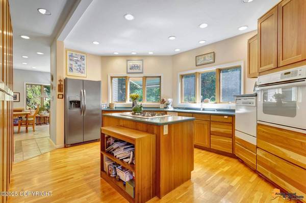 6550 E 112th AVE, Anchorage, AK 99516