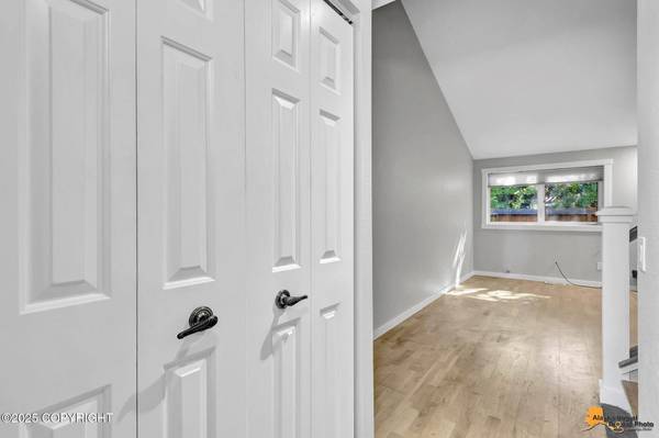 2215 Sunburst CIR, Anchorage, AK 99501