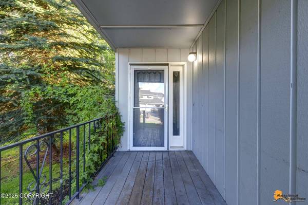 2215 Sunburst CIR, Anchorage, AK 99501