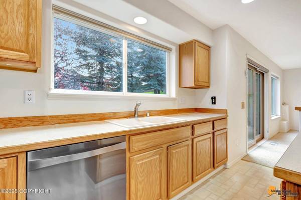 5810 Muirwood DR, Anchorage, AK 99502