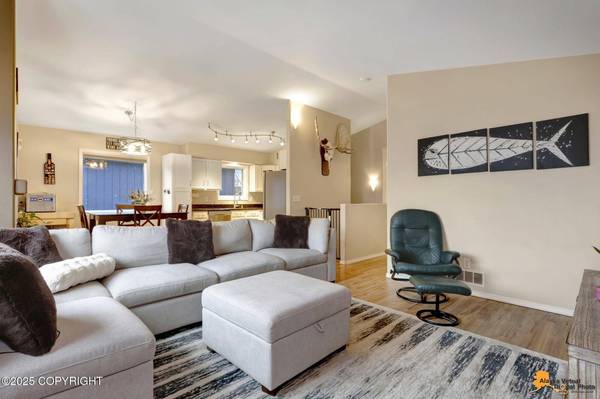 5941 Ridgelake CIR, Anchorage, AK 99504