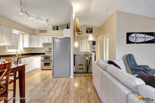 5941 Ridgelake CIR, Anchorage, AK 99504