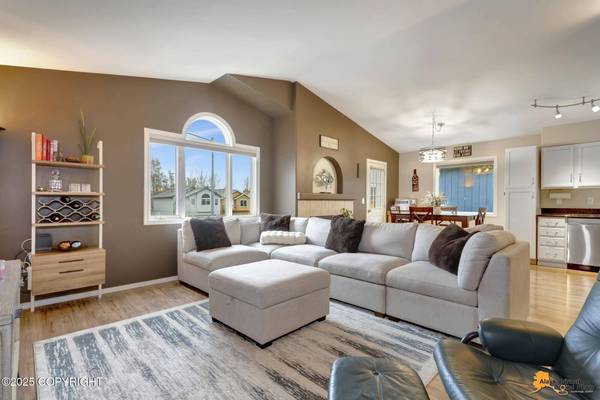 5941 Ridgelake CIR, Anchorage, AK 99504