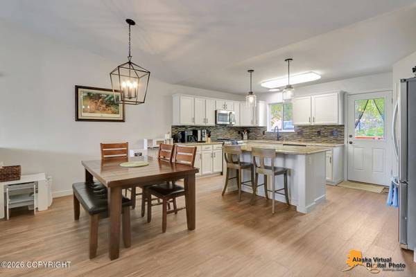 20527 Birch Crest LN, Eagle River, AK 99577