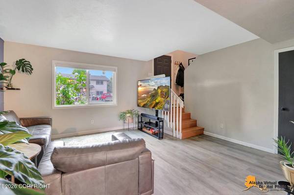8060 Evans CIR, Anchorage, AK 99507
