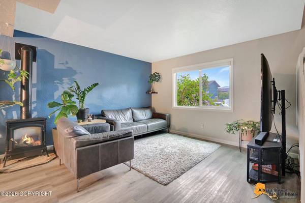8060 Evans CIR, Anchorage, AK 99507