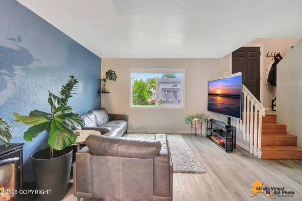 8060 Evans CIR, Anchorage, AK 99507