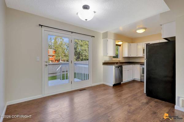 260 Fall Leaf CIR, Anchorage, AK 99504