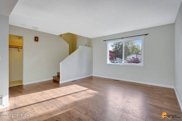 260 Fall Leaf CIR, Anchorage, AK 99504