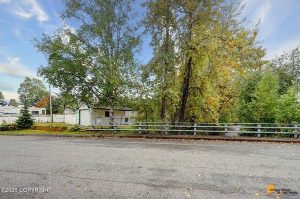 2008 Dimond DR, Anchorage, AK 99507