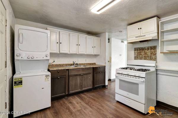 1702 Kepner DR, Anchorage, AK 99504
