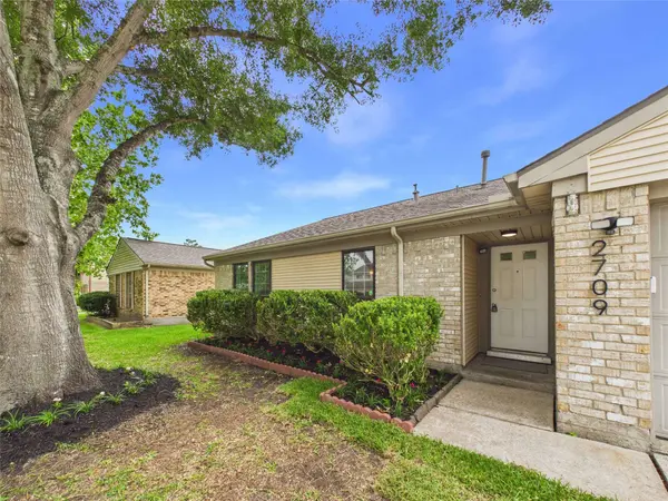 2709 Merrimac DR, League City, TX 77573
