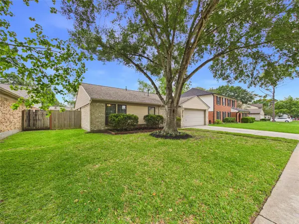 2709 Merrimac DR, League City, TX 77573