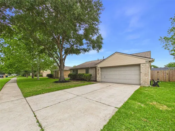 2709 Merrimac DR, League City, TX 77573