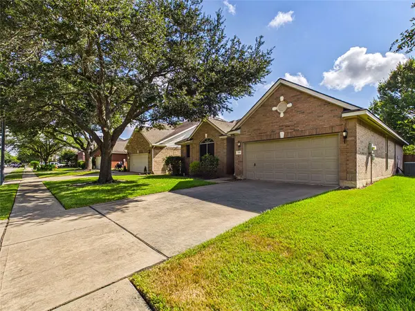 1119 Sussex TRL, Pearland, TX 77584