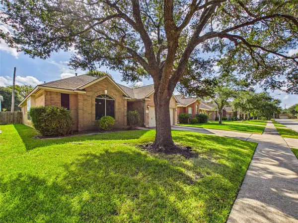 1119 Sussex TRL, Pearland, TX 77584