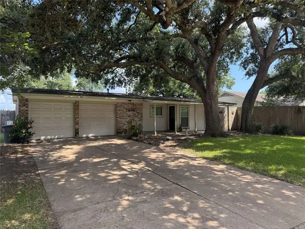 2406 Bayou DR, League City, TX 77573