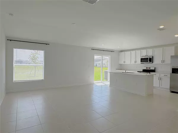 2090 LASSO LOOP, Eagle Lake, FL 33839