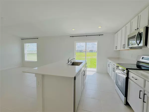 2090 LASSO LOOP, Eagle Lake, FL 33839