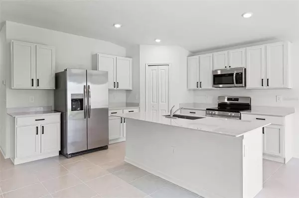 2110 LASSO LOOP, Eagle Lake, FL 33839