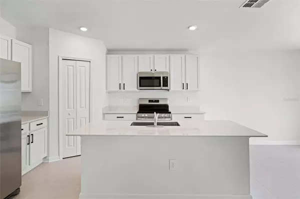 2110 LASSO LOOP, Eagle Lake, FL 33839