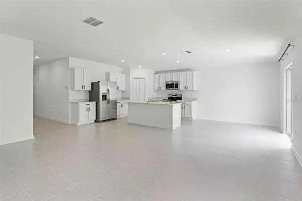 2110 LASSO LOOP, Eagle Lake, FL 33839