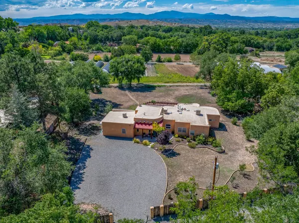29 Shady LN, Espanola, NM 87532