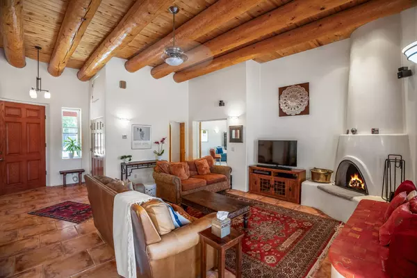 29 Shady LN, Espanola, NM 87532