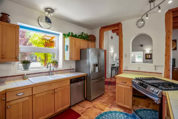 29 Shady LN, Espanola, NM 87532