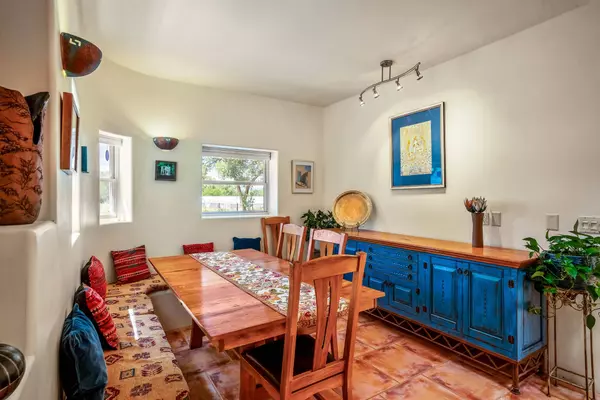 29 Shady LN, Espanola, NM 87532