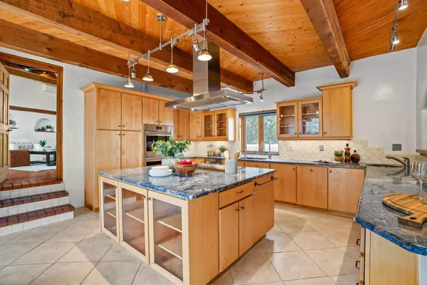 155 Piedra LOOP, White Rock, NM 87547