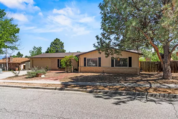 349 Garver LN, White Rock, NM 87547