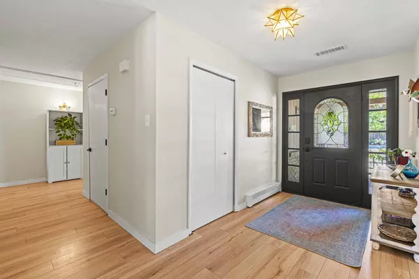 349 Garver LN, White Rock, NM 87547