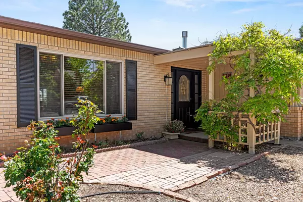 349 Garver LN, White Rock, NM 87547