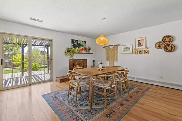 349 Garver LN, White Rock, NM 87547