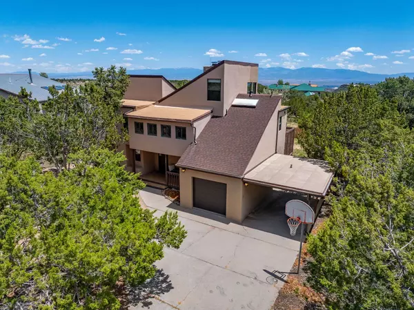 620 Navajo, Los Alamos, NM 87544