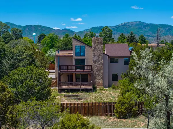 620 Navajo, Los Alamos, NM 87544