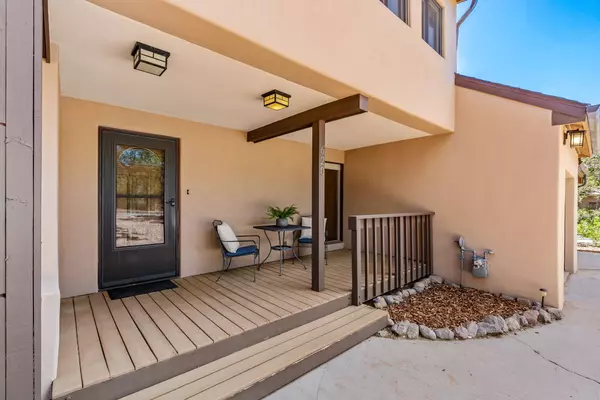 620 Navajo, Los Alamos, NM 87544