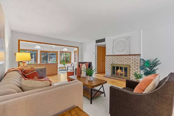 1913 Spruce, Los Alamos, NM 87544