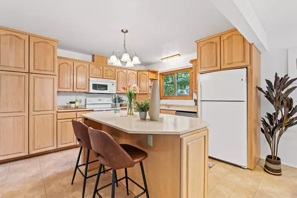 1913 Spruce, Los Alamos, NM 87544