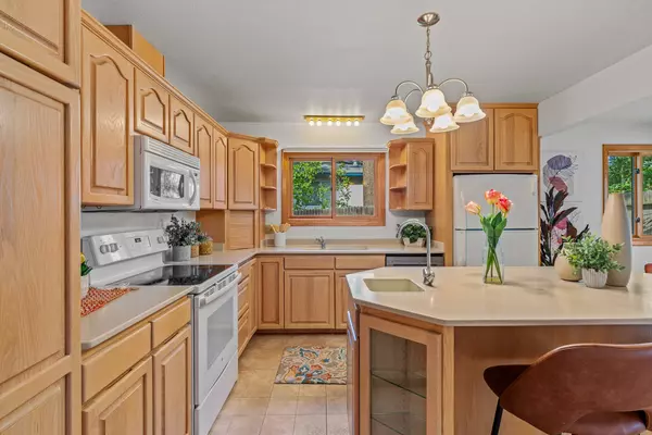 1913 Spruce, Los Alamos, NM 87544