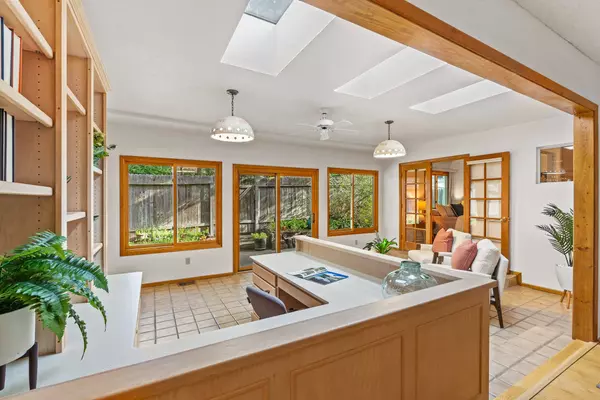 1913 Spruce, Los Alamos, NM 87544