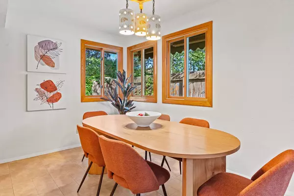 1913 Spruce, Los Alamos, NM 87544