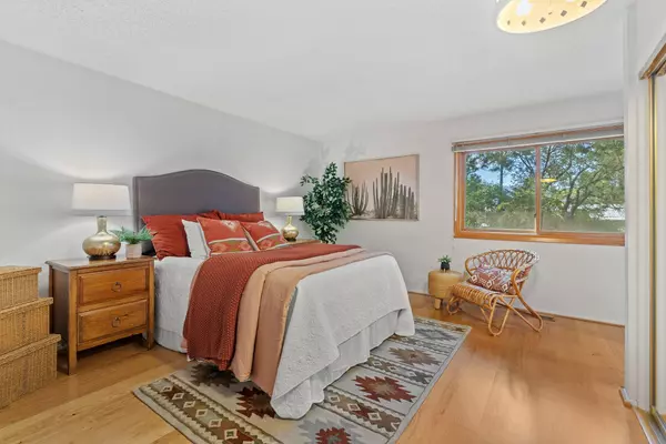 1913 Spruce, Los Alamos, NM 87544