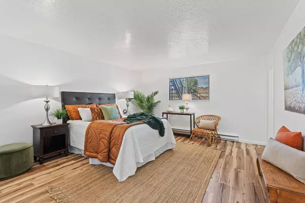 75 Park LN #A, White Rock, NM 87547