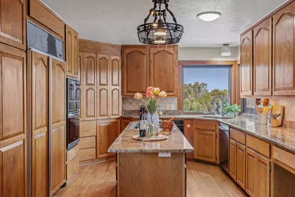 129 Piedra LOOP, White Rock, NM 87547