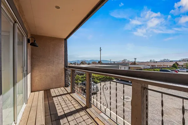 71 Park LN #B, White Rock, NM 87547