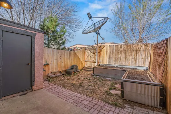 71 Park LN #B, White Rock, NM 87547