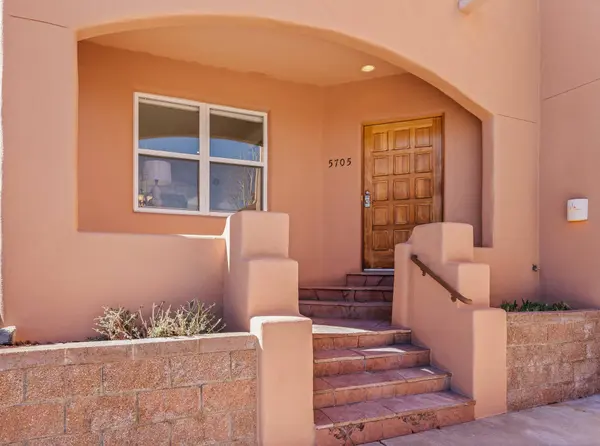 5705 Quemazon, Los Alamos, NM 87544