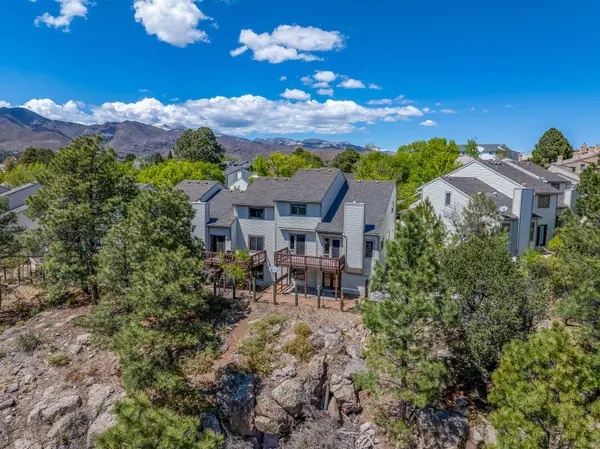 15 Los Arboles DR, Los Alamos, NM 87544